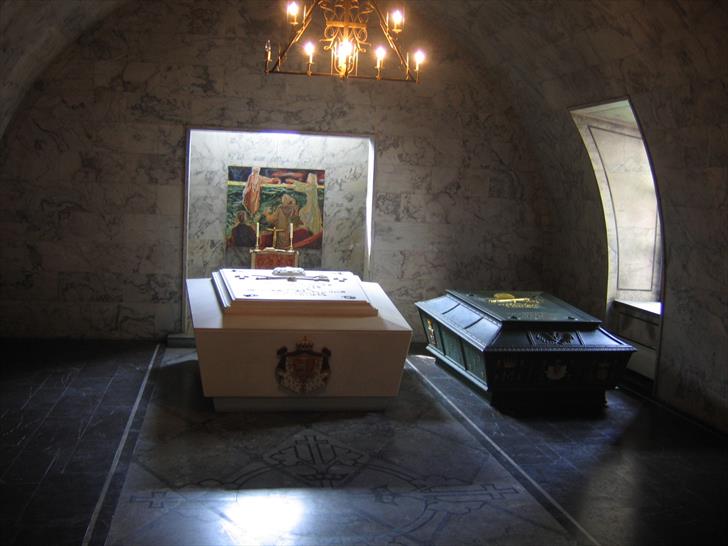 Tombs of Norwegian kings and queens in Akershus