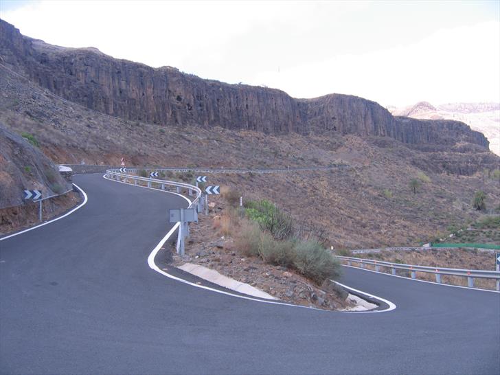 Barranco de Ayagaures, serpentines on road GC-503