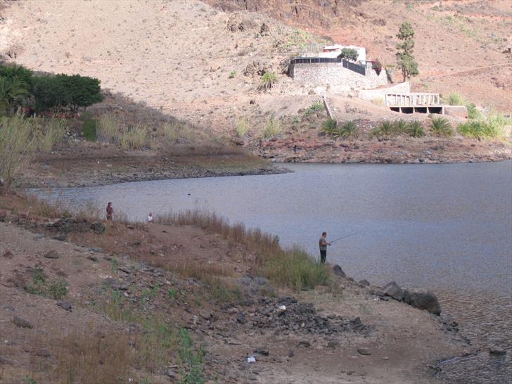 Presa de Ayagaures fishing