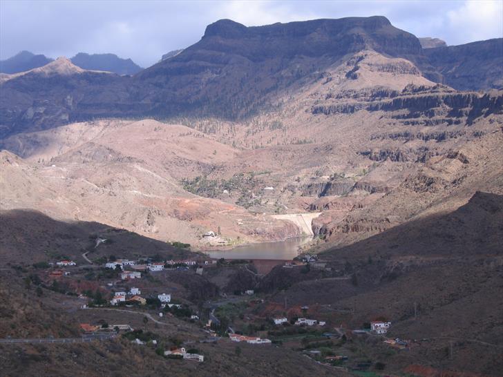 Ayagaures and dams seen from road GC-503