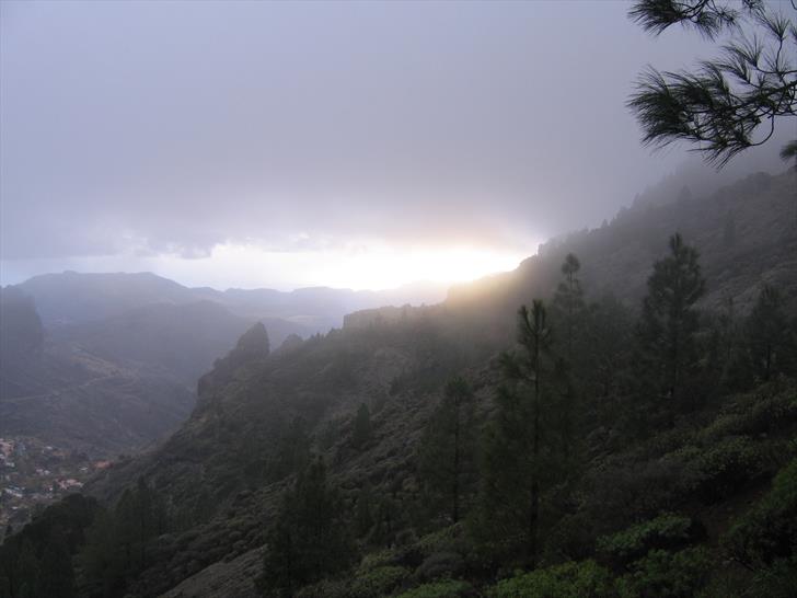 Roque Nublo mid-afternoon sunset