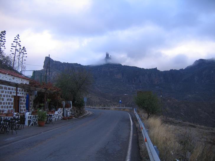 Roque Nublo from road GC-60 Roque Nublo from GC-60