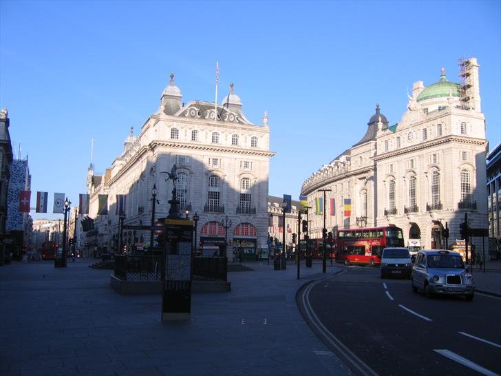 Piccadilly Circus tube station exit location