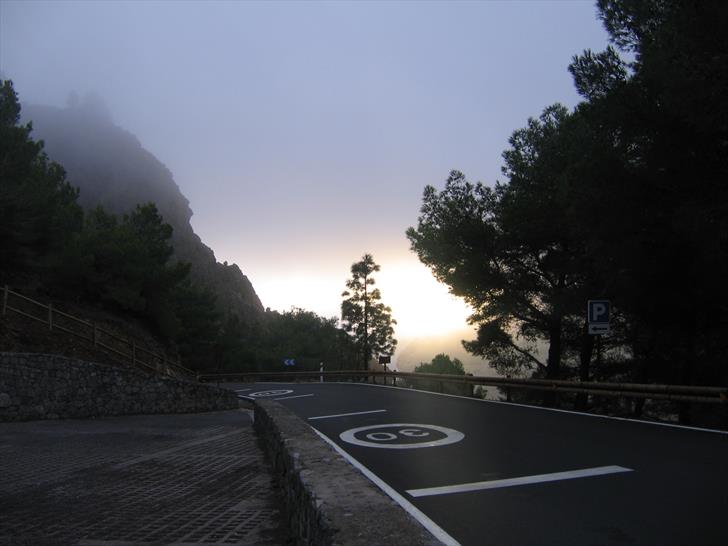 Roque Nublo parking place at La Goleta Roque Nublo parking