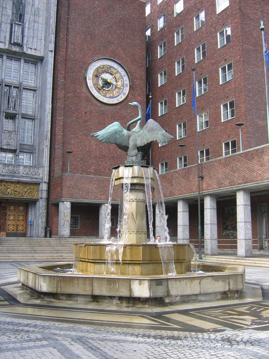 Fountain in front of Oslo City Hall Fountain in front of Oslo City Hall