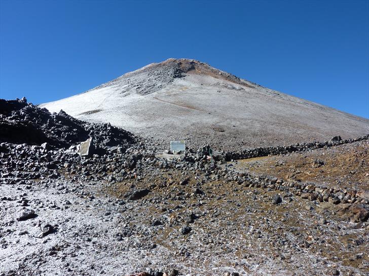 The junction between Refugio Altavista and Teide Cable Car The junction between Refugio Altavista and Teide Cable Car